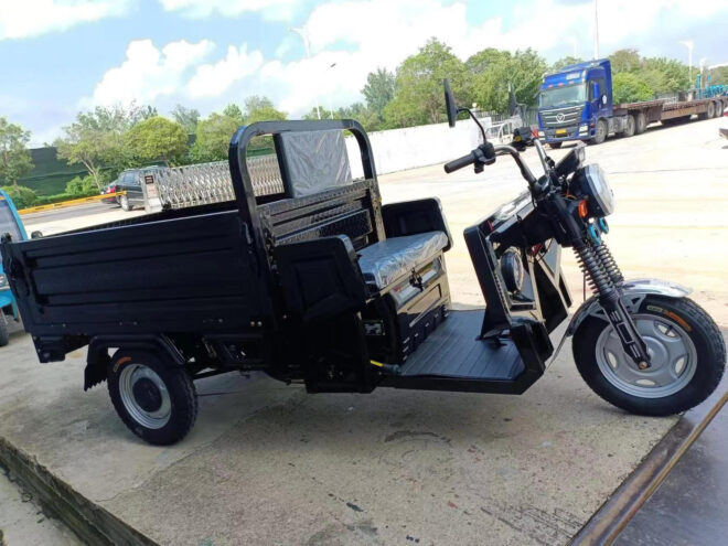 Electric Three Wheel 1.6m with Hydraulic Lifting Unit - Image 2