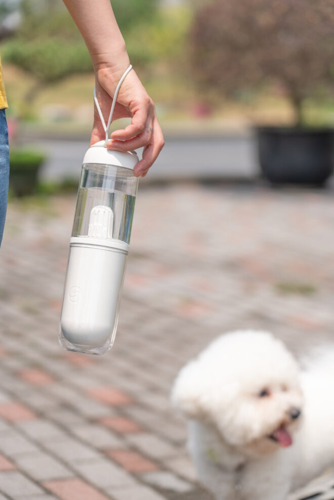 Pet Life 'PYURE' Handheld Travel Filtered Water Feeder - Image 16